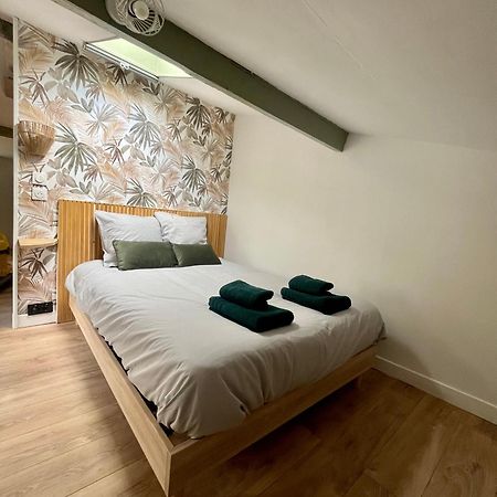 Ferienwohnung Sous Les Toits Du Parvis Niort Exterior foto