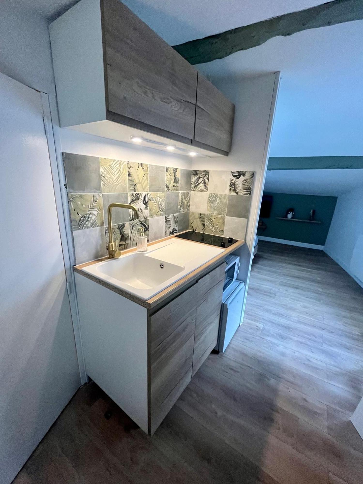 Ferienwohnung Sous Les Toits Du Parvis Niort Exterior foto