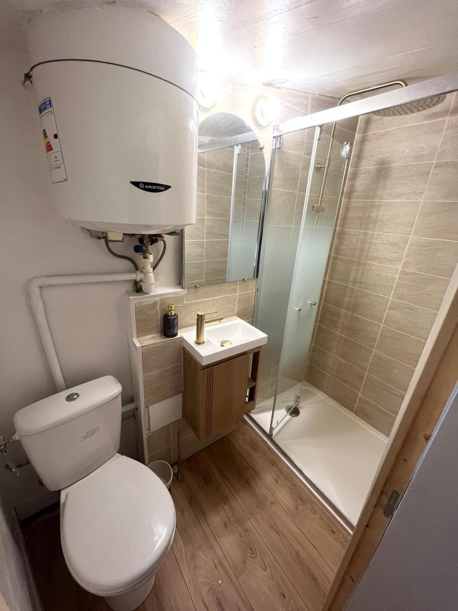 Ferienwohnung Sous Les Toits Du Parvis Niort Exterior foto